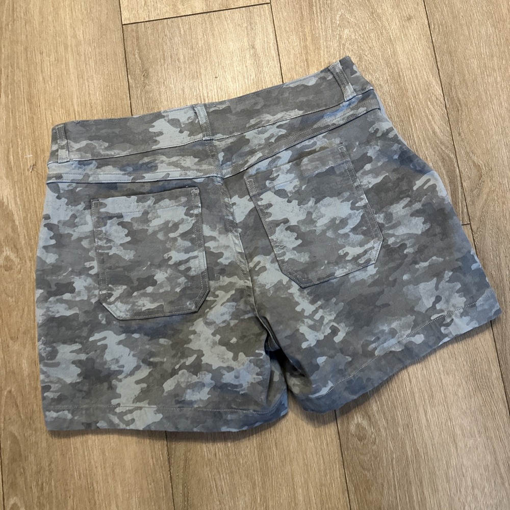 Spanx Womens Twill Stretch Shorts Size M Grey Camo Pull On 4" Inseam Tum Control - Picture 3 of 9